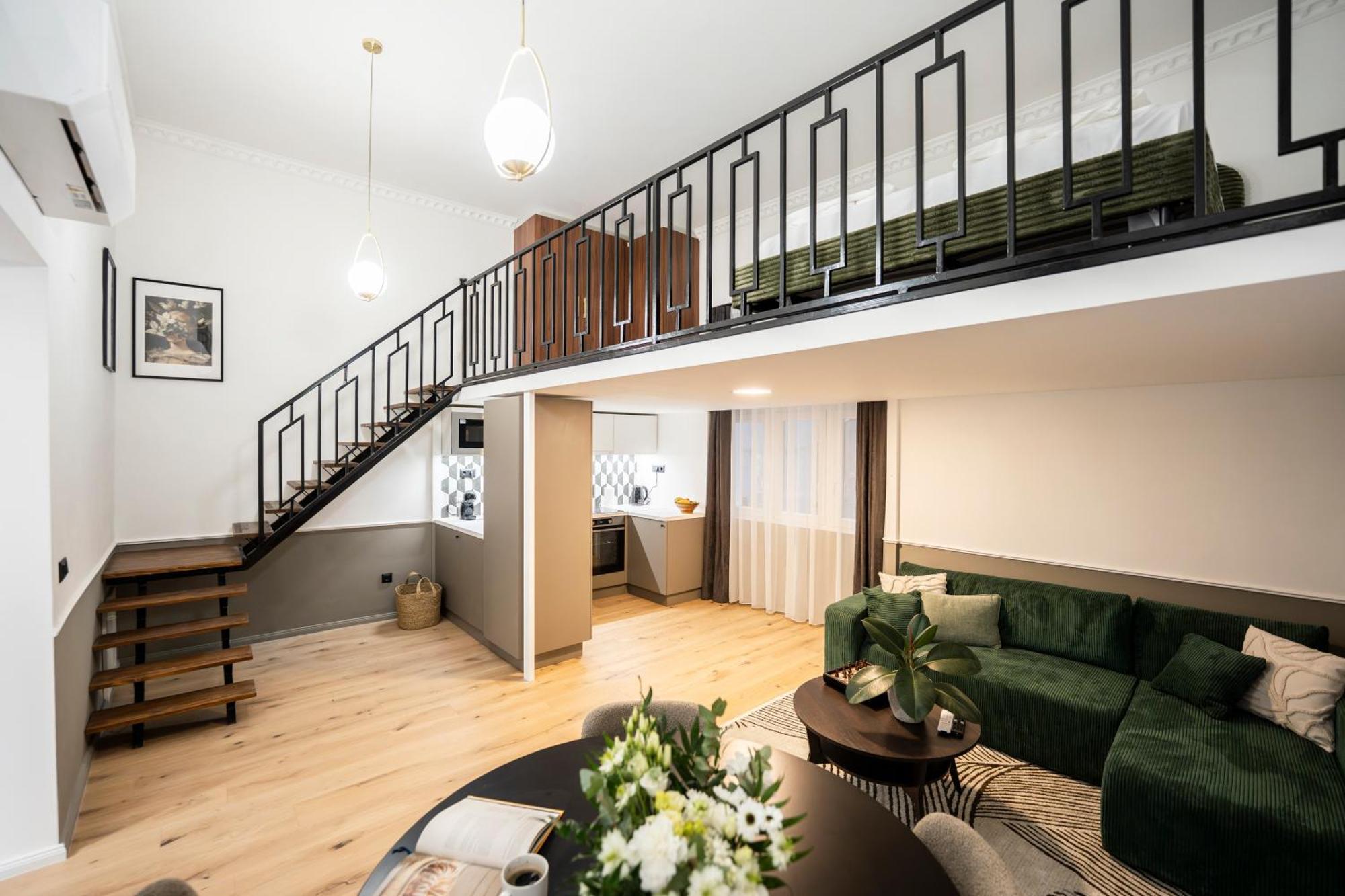 Garden Retreat For Two! Brand New Ii